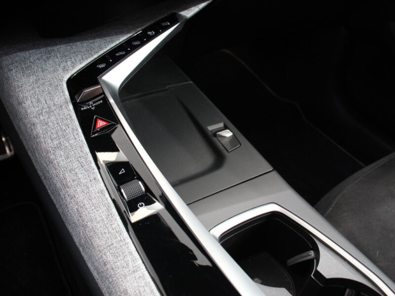 Peugeot E-3008