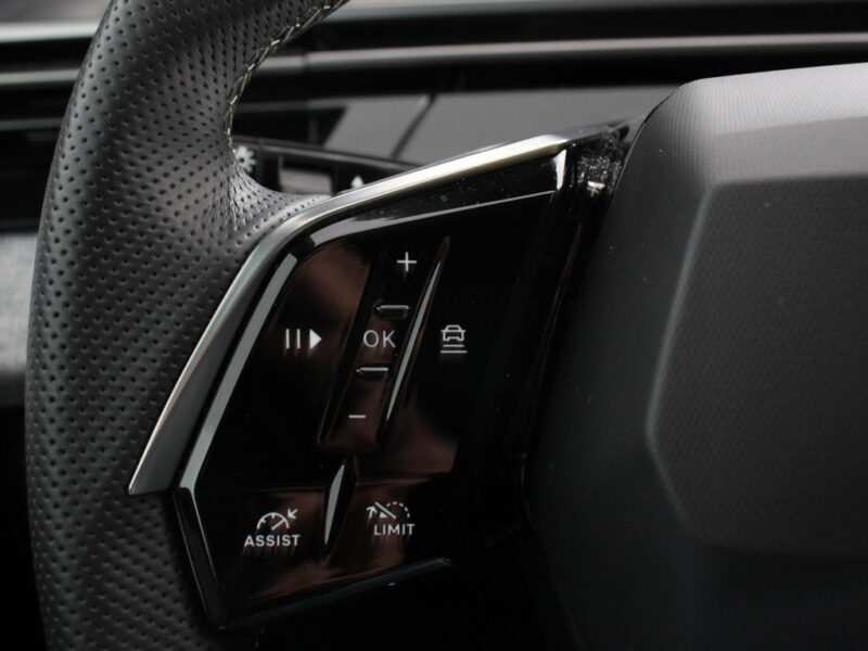 Peugeot E-3008