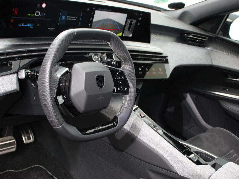 Peugeot E-3008