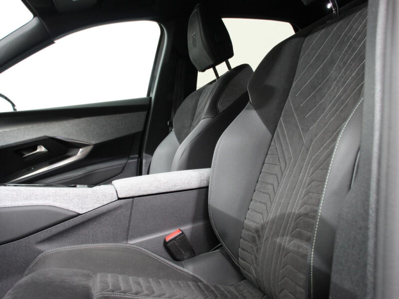 Peugeot E-3008