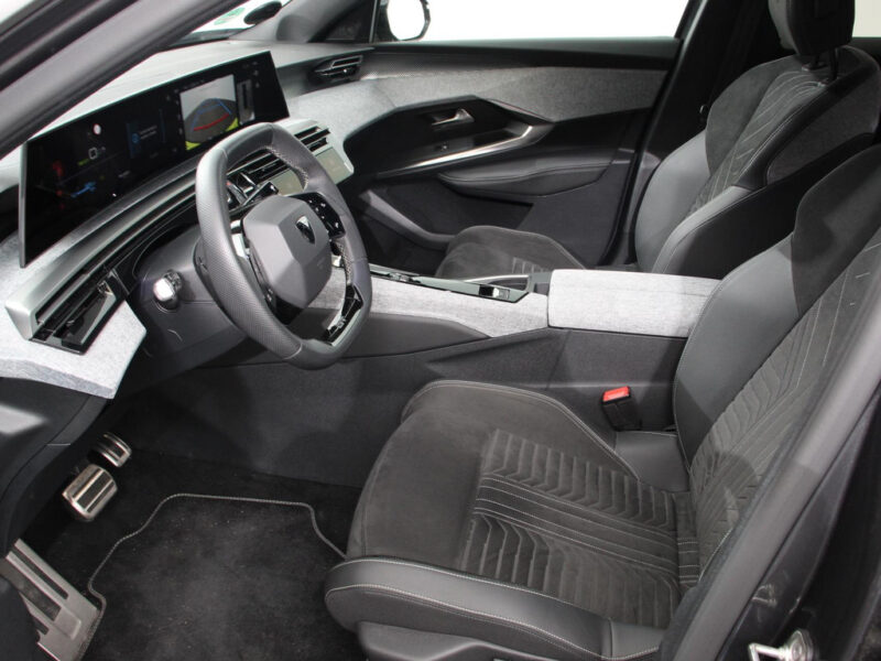 Peugeot E-3008